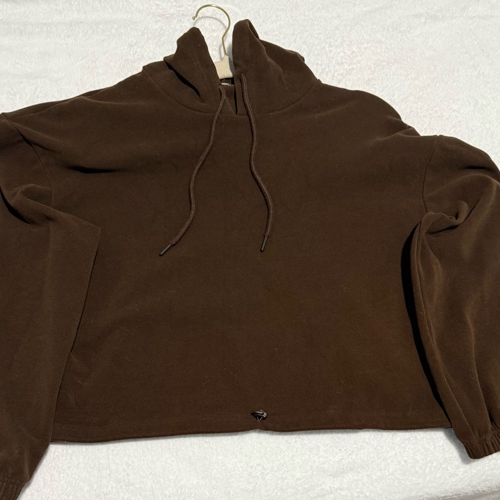ACTIVE DOMINO CROPPED SWEATER